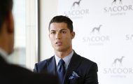 Cristiano Ronaldo tươi tắn bên nữ siêu mẫu xinh đẹp