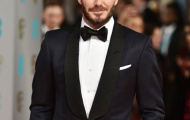 Becks hồi hộp giẫm vào váy của người đẹp