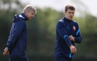 HLV Arsene Wenger lo lắng cho Ramsey