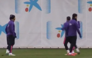 Video: Mascherano liên tiếp vào bóng triệt hạ… Suarez, Neymar