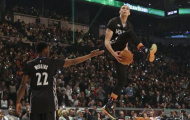 Zach LaVine 'luồng tay' ẵm giải úp rổ