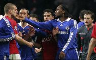 Video: Màn va chạm với Vidic khiến Drogba bị đuổi khỏi sân