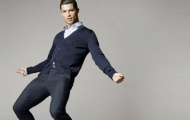 Điểm tin hậu trường 17/02: Cristiano Ronaldo thống trị đấu trường 'nội y'