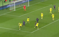 Cuneyt Cakir lại gây bão khi bỏ qua cho Chelsea 1 quả pen