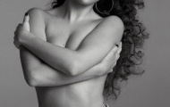 Selena Gomez táo bạo bán nude