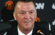 FA sờ gáy Louis Van Gaal nhưng chỉ xoa không đánh
