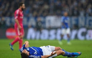 Varane đốn Huntelaar nhập viện khẩn cấp