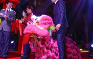 Federer ăn Tết “kiểu Trung Quốc” ở Dubai