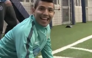 Video: Aguero hạ gục David Villa trong trò đá phạt góc