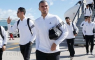 200 fan chào đón Real Madrid khi hạ cánh xuống Elche