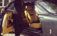 Adebayor khoe xế hộp thứ dữ