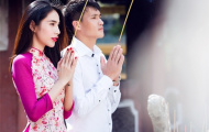 Công Vinh - Thủy Tiên đi chùa cầu may đầu năm