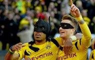 Marco Reus đeo mặt nạ Robin ăn mừng “siêu độc”