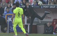 Luis Enrique gây sốt với thế 'bò cạp'