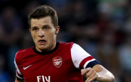 Ở Arsenal, chơi bóng dài, lập tức bị nhắc nhở