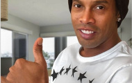 Ronaldinho khoe đồng hồ hàng hiệu siêu sang