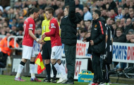 Young ghi bàn phút cuối, Man United giành trọn 3 điểm trước Newcastle