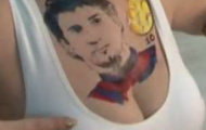 Người đẹp xăm hình Messi ngay 'chỗ hiểm'