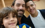 Con trai Robert Pires theo chân bố