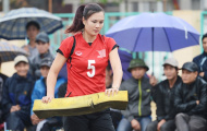 Chân dài bóng chuyền đua tài ở hội làng Ninh Hiệp