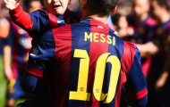 Thiago khóc oà khi bố Messi bế vào sân ăn mừng
