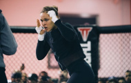 Đối thủ của Mike Tyson cúi mình trước Ronda Rousey