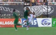 Video: Cầu thủ Brazil hạ gục đối thủ như võ sỹ karate