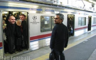 Ảnh chế: Mourinho không được lên tàu hỏa; Luiz giá 50 triệu chứ chẳng đùa