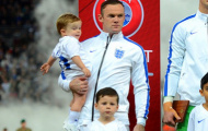Bé Kai sẽ hộ tống Rooney vào sân trong trận đấu tối nay
