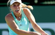 Video Indian Wells: Tay vợt vô danh đánh passing khiến Wozniacki ôm hận
