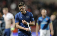 Arsenal bị loại, Mesut Oezil bị NHM đánh tan tác