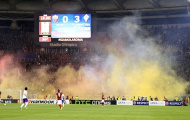 Roma thua thảm, CĐV vượt rào đòi “xử” De Rossi