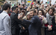 Để râu xồm xoàm, Beckham vẫn hút fan