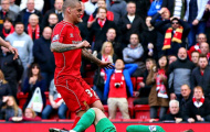 Skrtel đối diện án phạt nặng vì chơi xấu De Gea