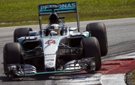 Hamilton trách Mercedes sau thất bại tại GP Malaysia