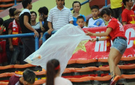 CĐV Việt Nam, Nhật Bản dọn rác trên sân Shah Alam