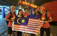 Bóng hồng Việt bị Ultras Malaysia “quây” kín, “tạm giữ” đến khuya