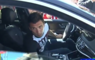 Video: Mario Mandzukic mời phóng viên lên xe đánh một vòng