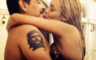 Maradona và bồ trẻ say sưa khiêu vũ