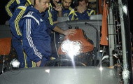 Xe bus chở Fenerbahce bị xả súng