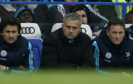Video: Bực với Cuadrado, Mourinho đập mặt xuống đất