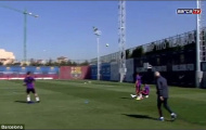Video: Khả năng sút bóng cực chuẩn của Martin Montoya