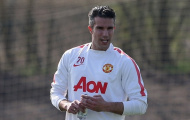 Van Persie bị Van Gaal “trảm” không thương tiếc