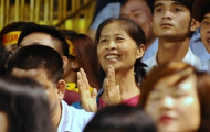 Mẹ Công Phượng vỗ tay mừng chiến thắng của SLNA