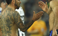 Tevez khoe hình xăm kín lưng