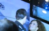 Video: Ronaldo được fan nữ hôn sau trận gặp Atletico