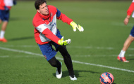 Chùm ảnh: Szczesny 'mướt mồ hôi' luyện tập trước ngày trở lại