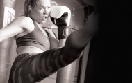 Video: Ronda Rousey hành hạ bao cát trước thềm UFC 190