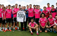Đạt cột mốc 300 vĩ đại, Ronaldo được chủ tịch Real tri ân