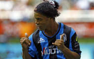 Ronaldinho CHÍNH THỨC lên tiếng về quyết định treo giày